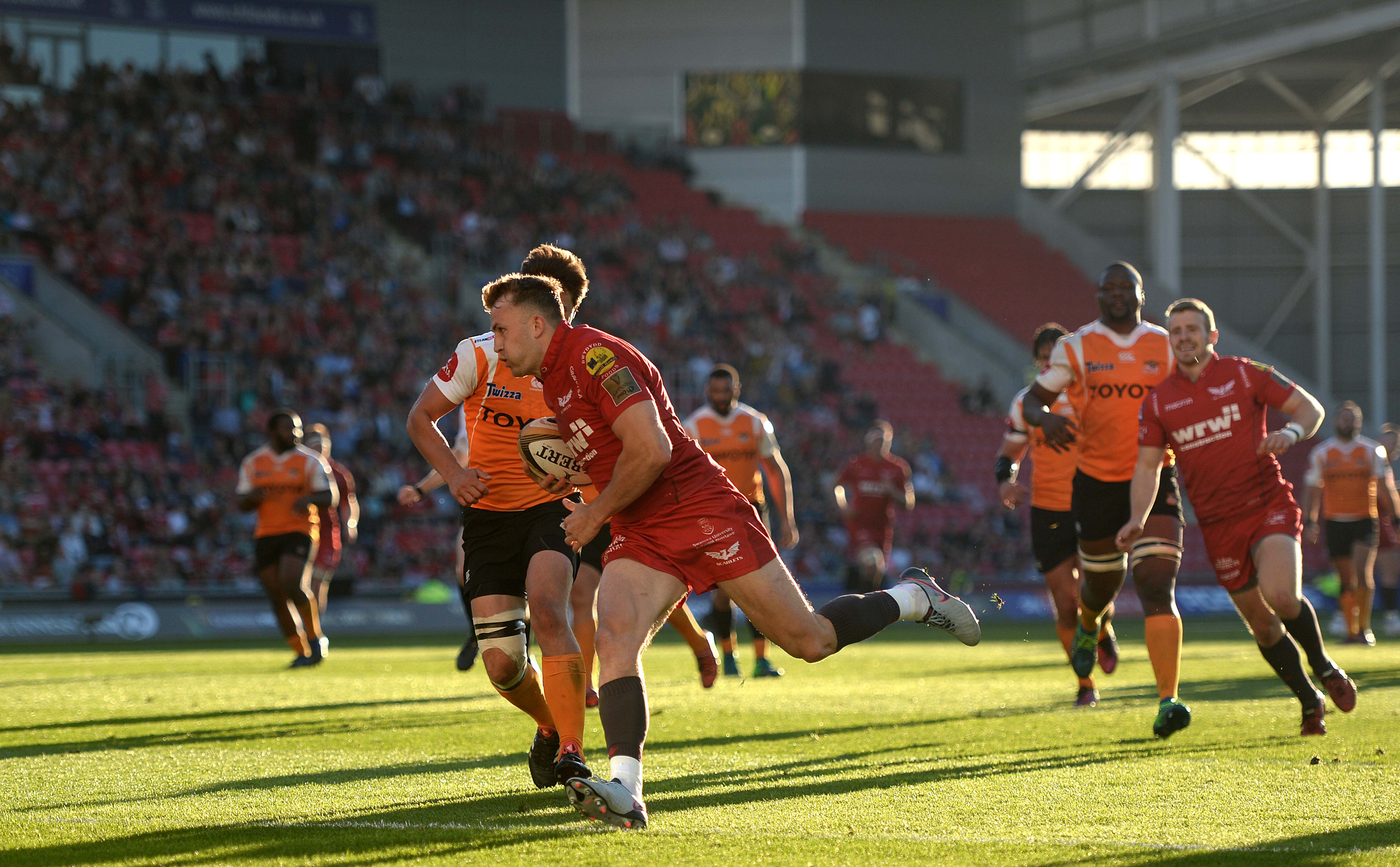 13 Scarlet yng ngharfan Cymru - Scarlets Rugby